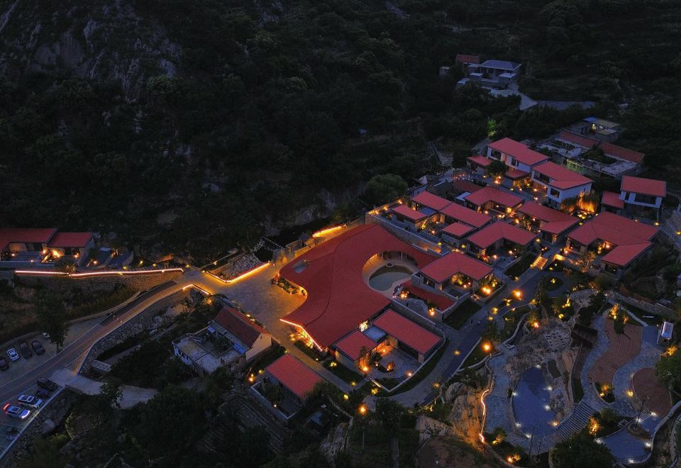 蒙见燕峪·云居外景图