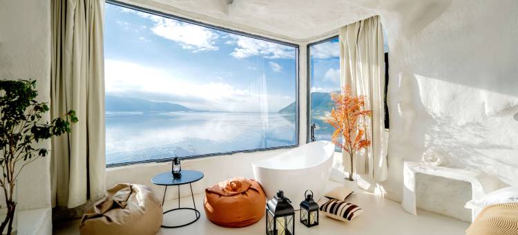 山语海|纯白洞穴海景Holiday Hotel •观景设计师民宿(纳帕海店)图片