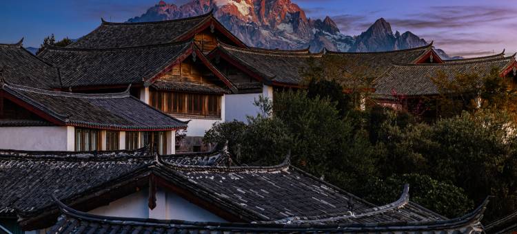 丽江古城·半山漫庭·日照金山雪山胜景观景度假民宿(四方街店)图片