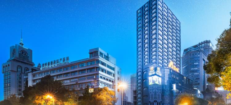 贵阳万国艺术酒店(甲秀楼大十字广场店)图片