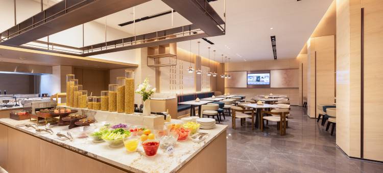 北京中关村学院桥地铁站亚朵酒店图片