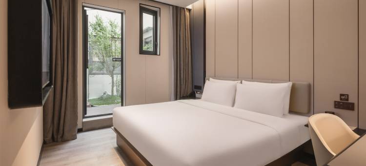 青岛北站振华路亚朵酒店图片