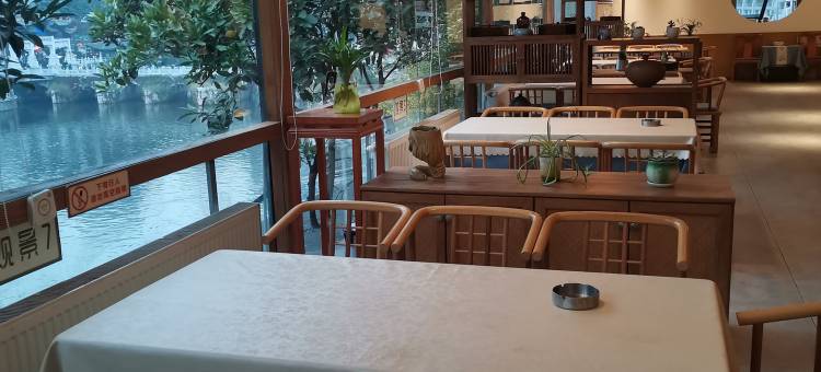 溢彩甲秀美宿酒店(贵阳大十字甲秀楼店)图片