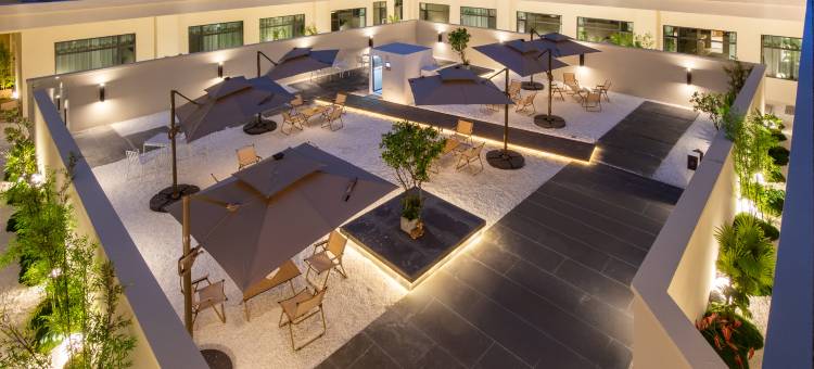 拉萨布达拉宫广场北京中路亚朵酒店图片