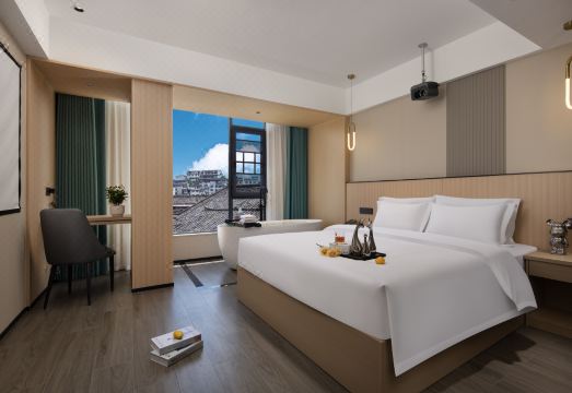 Feng Huang Jun Shang Hotel (Feng Huang Ancient Town Scenic Area, Feng Huang Bridge Branch) Hotel Overview