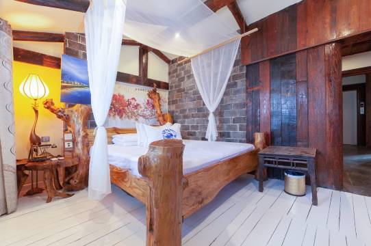 周家宅子(张家界国家森林公园标志门店)