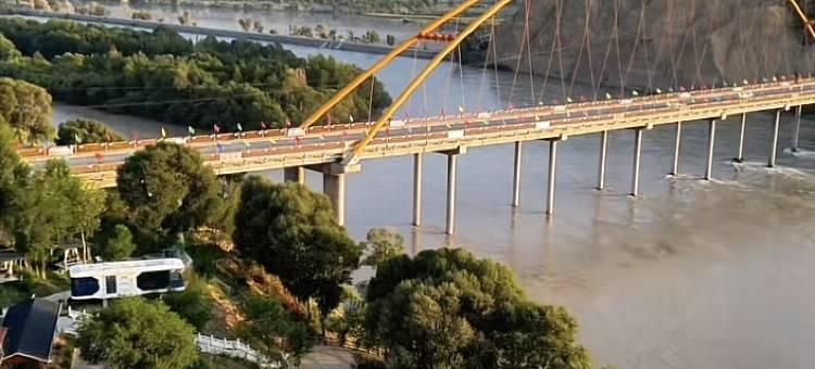 贵德滴水河畔民宿图片