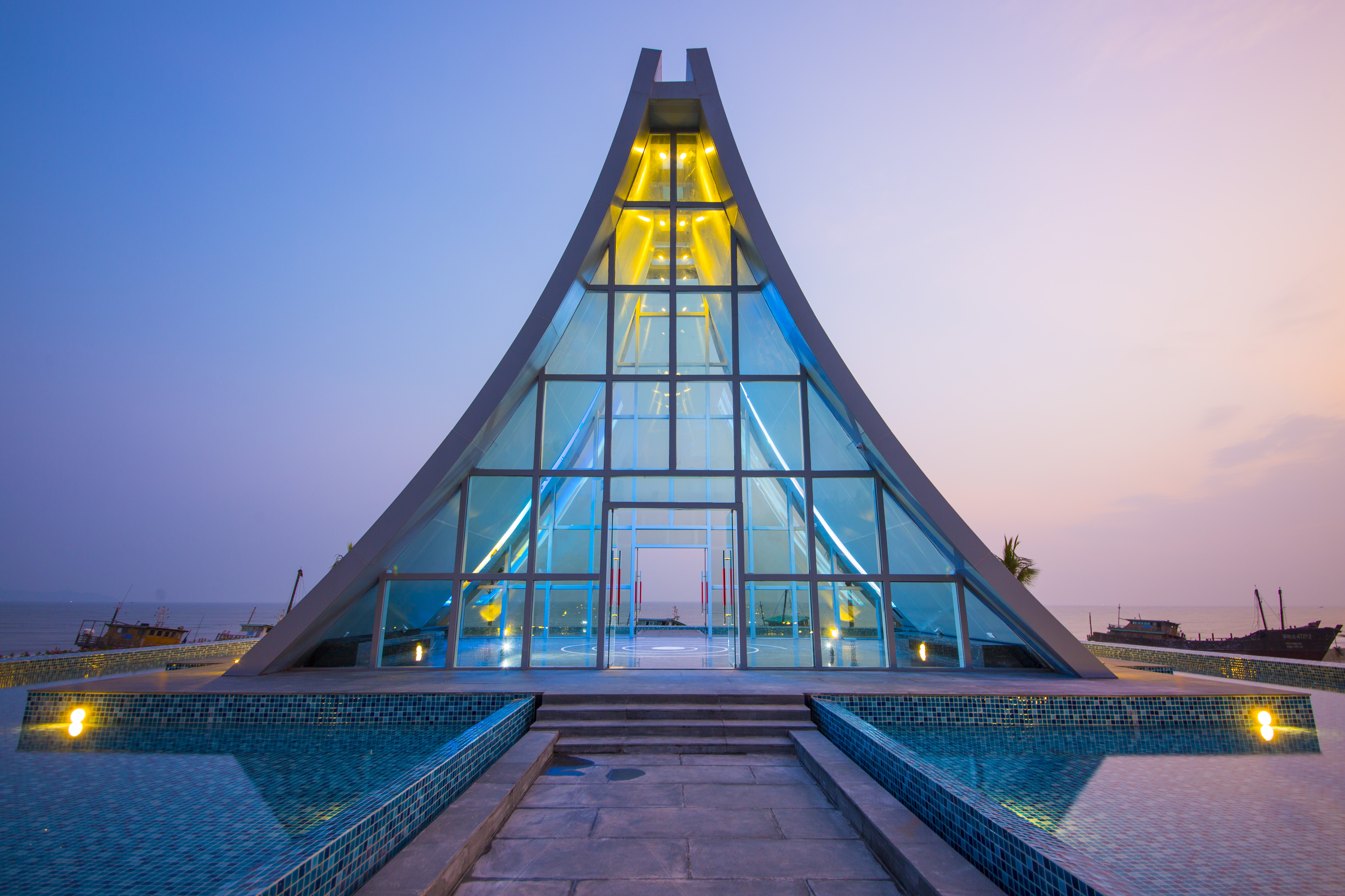 Sheraton Maoming Romantic Beach Resort Over view