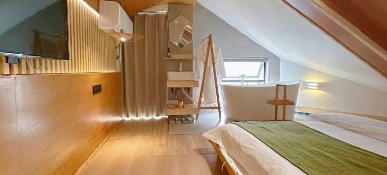 巷往西湖边民宿(西湖风景区雷峰塔店)图片