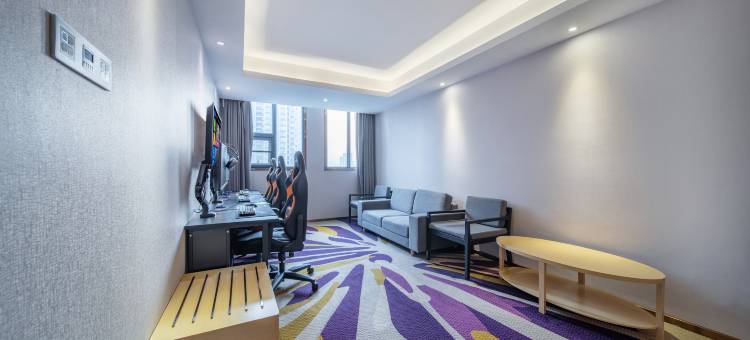 尖峰·奢电竞酒店(武汉长港路地铁站常青路店)图片