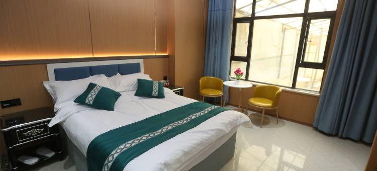 久治卫央坚酒店图片