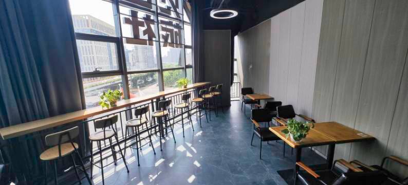 见山旅社(成都东站西广场店)图片