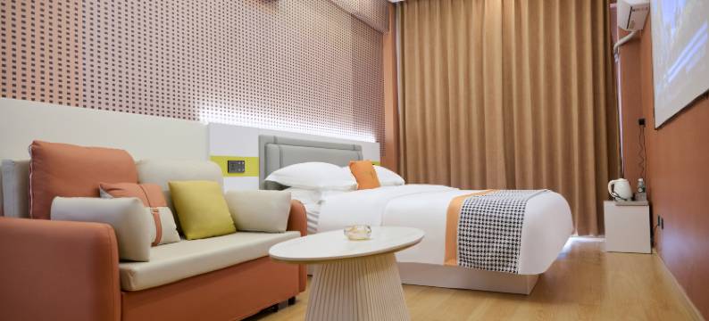 愉快智慧影音酒店(陆良图腾商业中心店)图片