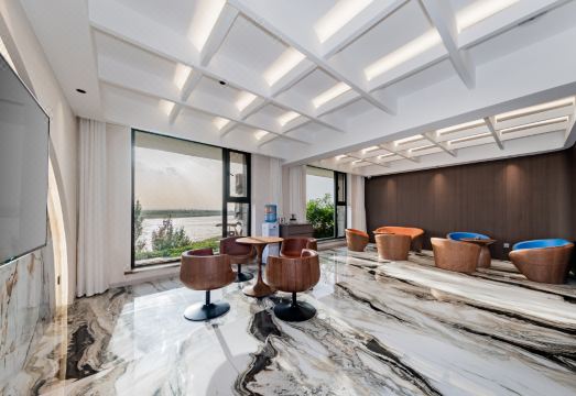 Huaxiyou Hotel (Wuhai East High-Speed Railway Station) Hotel Overview