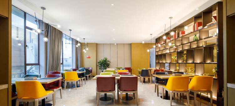 凯亚国际酒店(会昌戏剧小镇壹然广场店)图片