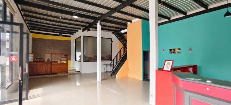 TwoSpaces 生活在绕城公路民宿，莫佐克托(TwoSpaces Living at Bypass Homestay, Mojokerto)图片