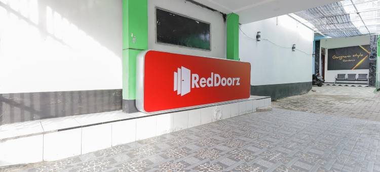 RedDoorz near Mayapada Hospital Surabaya图片