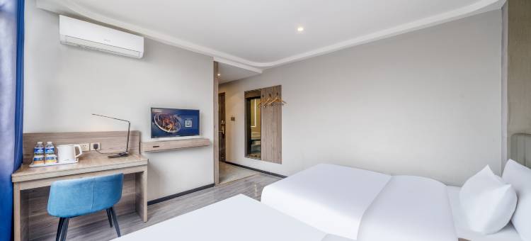 7天优品酒店(贵阳三桥北路改茶路地铁站店)图片