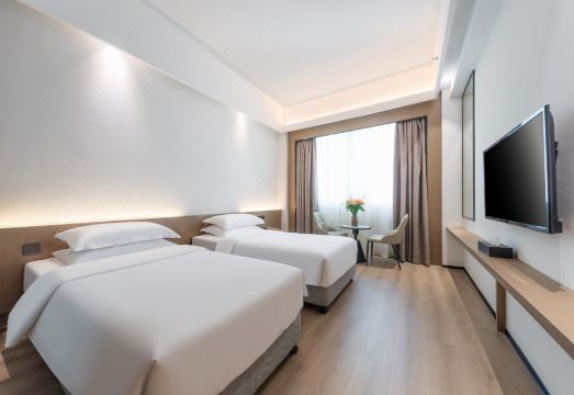 Zhuhai Jiayuan Century Hotel (Gongbei Huanyucheng Branch) Hotel Overview