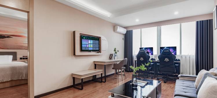 蚂蚁·光年电竞酒店(阳西县人民政府西湖公园店)图片