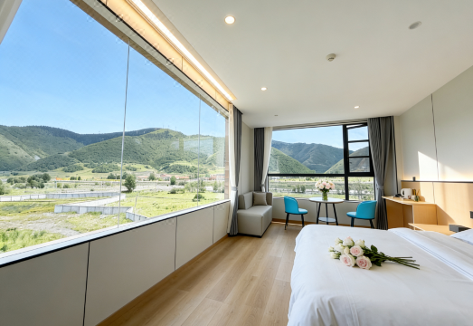 昭澜居假日酒店外景图