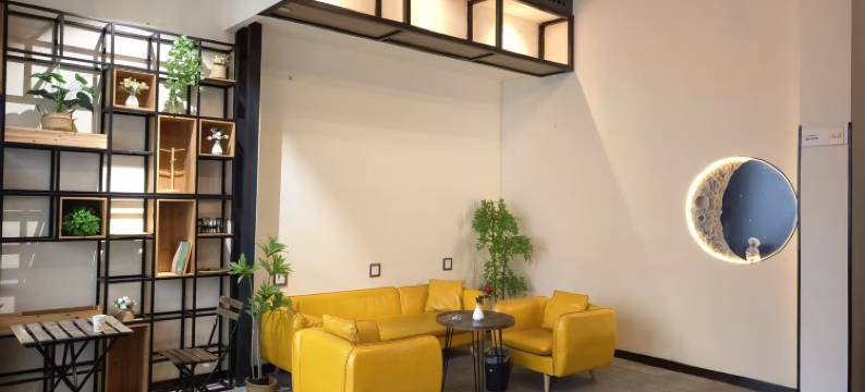 泊宁忆宿酒店(银泰仙桃商城大厦仙桃中学店)图片