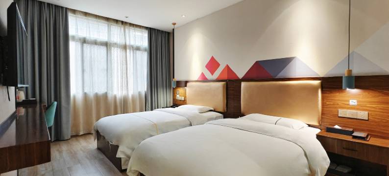 喜雨村大酒店(花溪公园地铁站店)图片