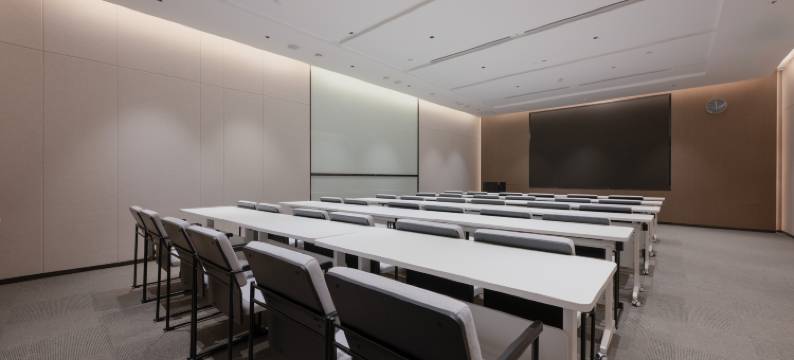 西安小寨石油大学亚朵酒店图片