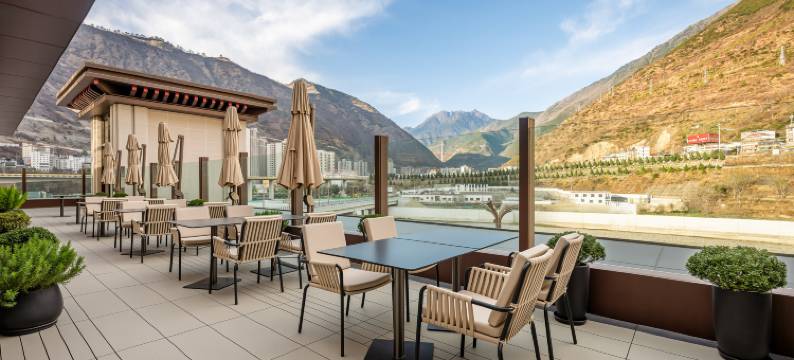 泸定智选假日酒店图片