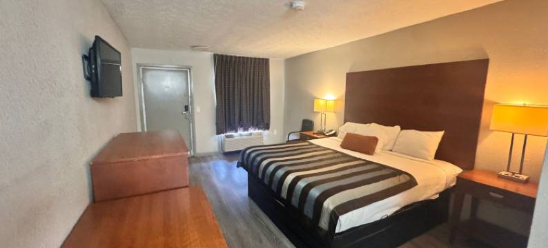 新奥尔巴尼快捷旅馆，靠近图珀洛I 22(Express Inn New Albany Near Tupelo I 22)图片
