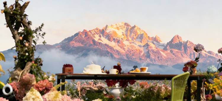 花筑月半湾·雪山屋顶Coffee·花海漫步设计美宿(丽江古城木府店)图片