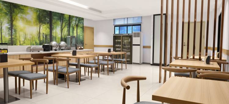 艺龙安云酒店(鄂州大学莲花山店)图片