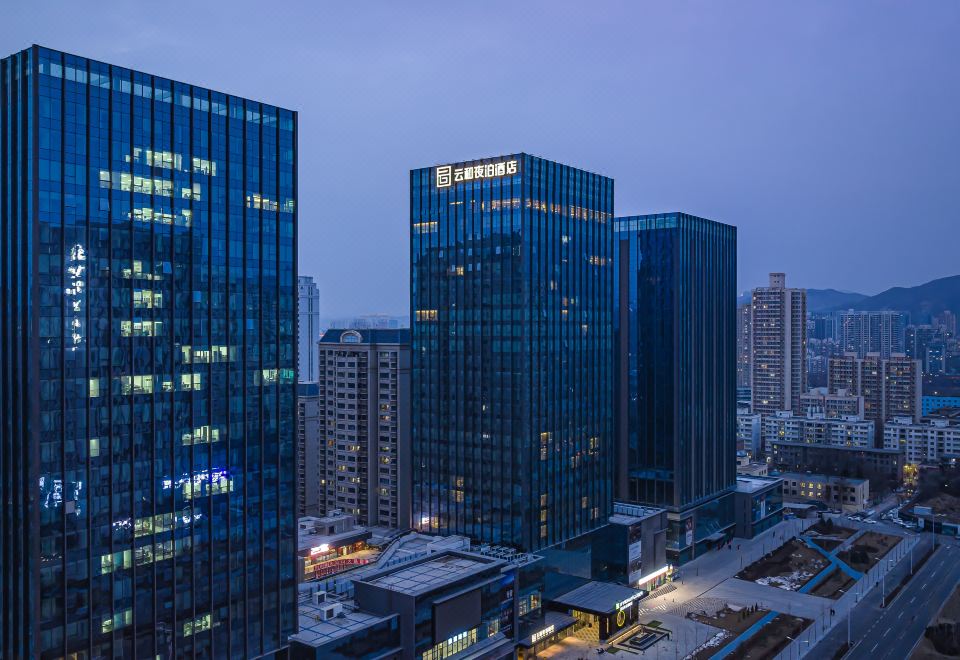 云和夜泊酒店(上海国际旅游度假区浦东机场店)外景图