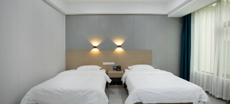 教育酒店(两江四湖象鼻山店)图片