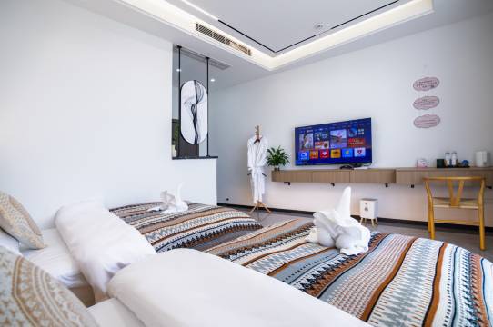 普者黑水月·极简主义·全景落地无界湖居美宿(青龙山店)图片