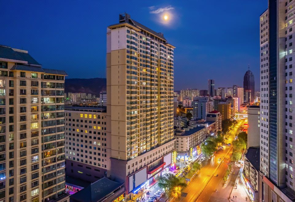 西宁胜利路人民公园丽呈睿轩酒店外景图