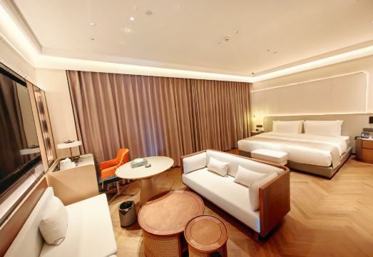 齐齐哈尔湖滨饭店外景图