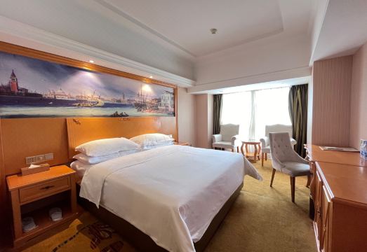 Vienna Hotel (Songming Dianzhong New District) Hotel Overview