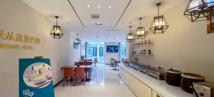 城市便捷酒店(武汉白沙洲烽火村地铁站店)图片