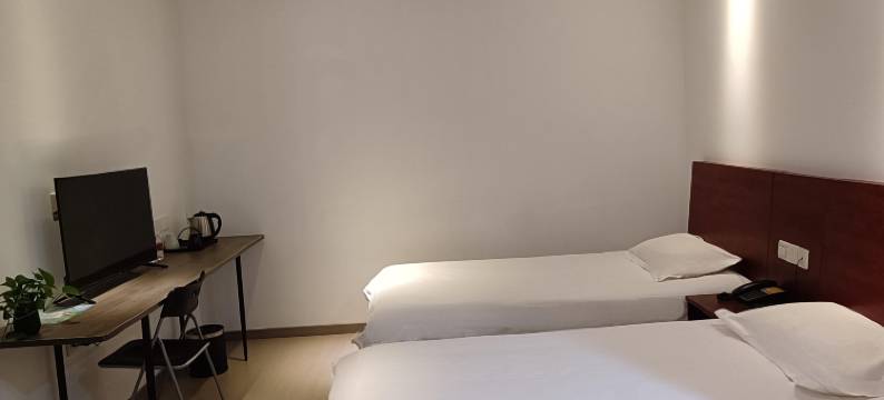 宝隆居家酒店(上海中山医院东安路地铁站店)图片