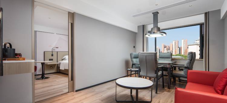 柏曼酒店(武汉永旺梦乐城江夏客厅地铁站店)图片