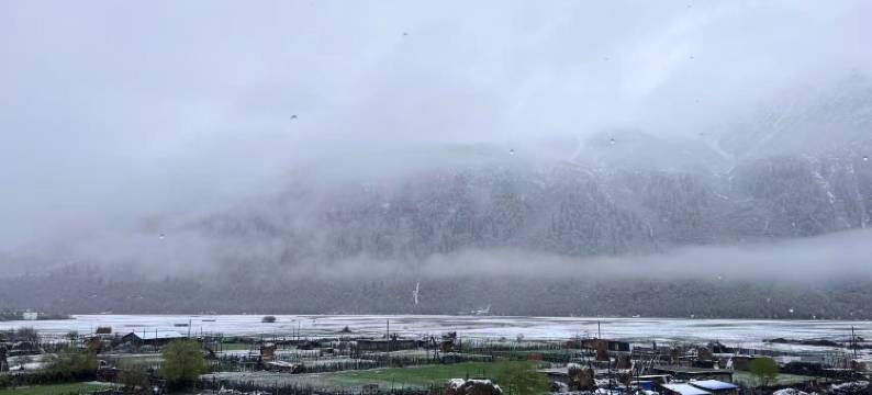 八宿然乌铭湖山景酒店图片