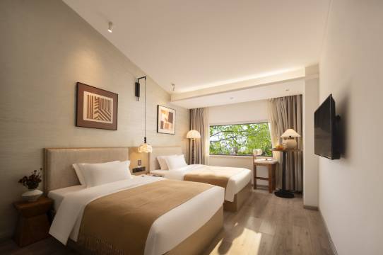 溪间堂艺术酒店(景德镇陶溪川步行街陶阳里景区店)图片