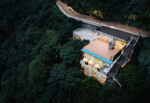 伴山悬崖酒店外景图