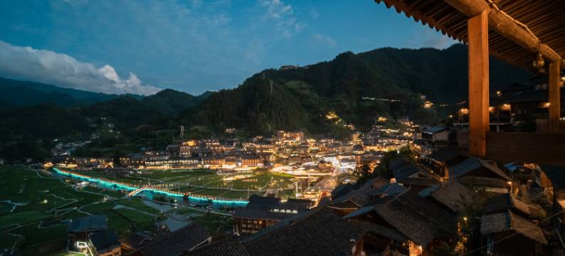 结庐·巷往民宿(西江千户苗寨东引观景台店)图片