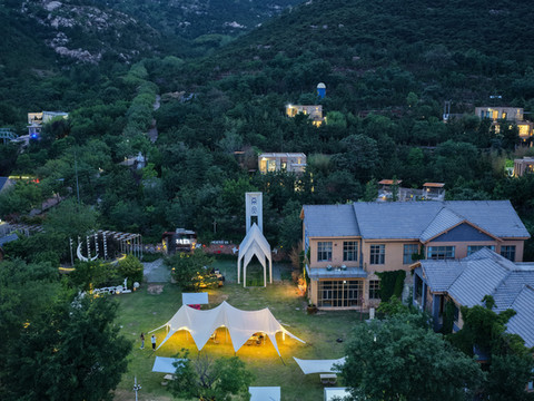 日照不负·泉山云顶野奢美宿