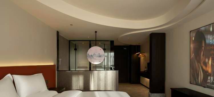 一池·天幕Velarium鎏金美学酒店(观山湖公园富力中心店)图片