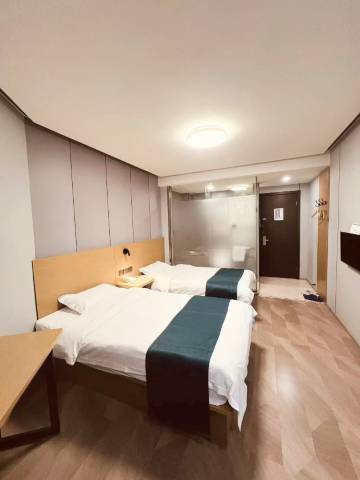 欣橙酒店(置地财富广场四泉桥地铁站店)