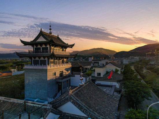 赤雅楼酒店(凤凰湖公园店)