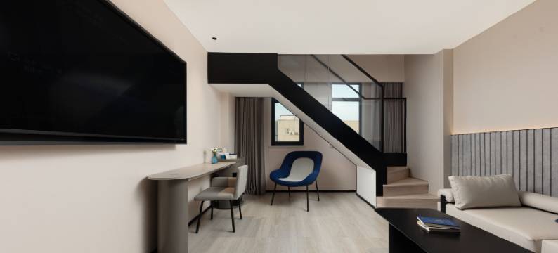 泰安天外村龙潭路亚朵轻居酒店图片